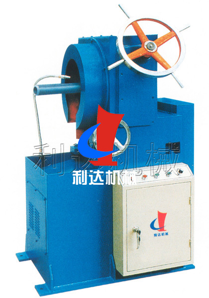 Pipe cutting machine